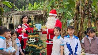 Single mother surprised by Santa Claus's Christmas gift