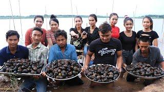 Amazing cooking 50kg snails curry in my village - Amazing video