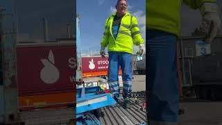 LKW Fahrer Sattelt Anhänger ab#kfz #lkw #truck #viralvideo #shorts #opiosi
