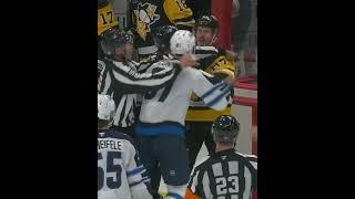 Sidney Crosby dropped the gloves with Kyle Connor 