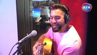 Kendji chante "Habibi" dans les studios de RFM