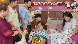 Xúc Động Nghẹn Ngào Khi Cha Đến Bệnh Viện Thăm Con Gái Sinh Em Bé Cùng Anh Hai và Chị Dâu