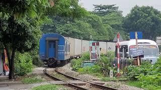 Các đoàn tàu chạy qua khu đoạn Văn Điển-Gia Lâm