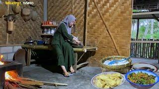 panen cabe rawit, lanjut membuat urap urap daun sentrong, untuk makan malam bersama keluarga