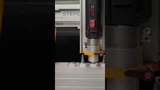 See how the M.700 performs a seamless tool change between two different bits. 