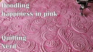 Doodling quilty happiness in pink – a perfect and relaxing exercise in free motion quilting