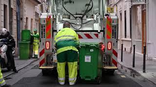 Paris - Ramassage quotidien des poubelles par les éboueurs de la ville / Babashot