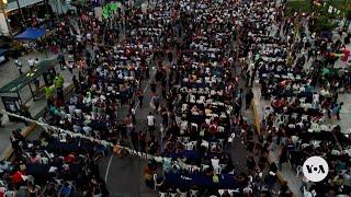 Thousands gather at Christmas dinner for homeless Argentinians | VOA News