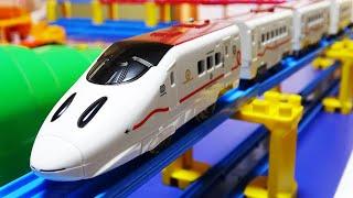 Plarail Shinkansen & Tomica BuildingChuggington trains run together!