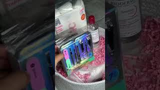 Ein Fest der Farben: Unser rosafarbener Geburtstagsgeschenkkorb!