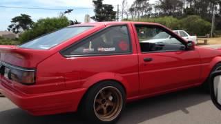 TOYOTA TRUENO AE86 3SGE BEAMS ON THE ROAD ACELERATING AND EXHAUST SOUND .