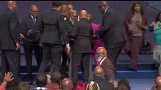  Bishop TD Jakes Has Medical Emergency In The Pulpit During Todays Live Streaming 