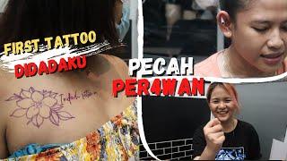 indah pertama kali tato bunga mawar di dada  || dua cewe dipiercing (tattoo girls & piercing)