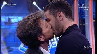 El Hormiguero 3.0 - Pablo Motos besa a Miguel Ángel Silvestre con pasión