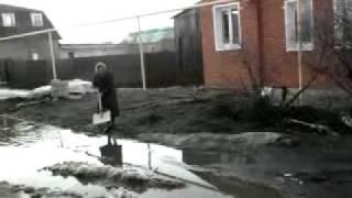 Бабуля плывёт восвояси...))))