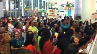 Pujyashri Gurudev's Arrival at YYZ