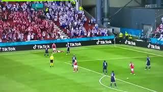 Eriksen se desmaya en el partido entre Dinamarca vs Finlandia   #fuerzaeriksen #eurocopa