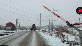 20161210 - В Сызрани бетономешалка сломала шлагбаум на железнодорожном переезде