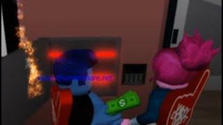 ROBBING A HOUSE! - Roblox Brookhaven RP (SRC Madman & HRG Madgirl) (REUPLOAD)