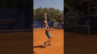 Improve your toss with Thijs Boogaard  #tennis #tenniscoach #tennistips #tennisserve