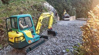 Building gravel road, Kobelco , Yanmar, Liebherr. 1:15 RC Scale excavator.