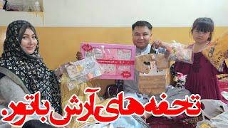 آرش باتور را چگونه در گهواره انداخت و چه قسم تحفه ها آرش باتور دریافت کرد.