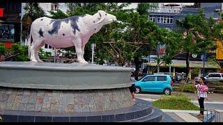 Walking in Makassar ( Indonesia )