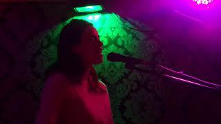 Sarah Hilton singing a cappella at The Music Box 27/7/2017