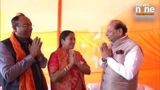Delhi CM-Designate Rekha Gupta & Husband Manish Gupta Greet Lt Governor VK Saxena at Ramlila Maidan