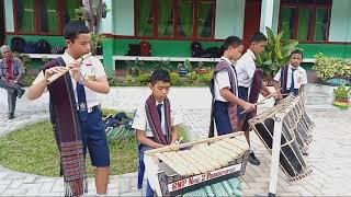 Anak SMP memainkan alat Musik Batak - Uning Uningan Versi Anak SMP Keren