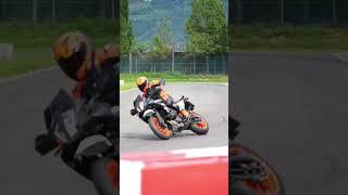 No matter how tight the turns, the KTM 890 SMT handles them with ease.