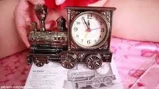 The clock is made of solid brass on the locomotive - Linn girl's life 8386 - Mp88 lifestyle