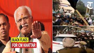 Protesting farmers show black flags to Haryana CM Khattar during his Ambala visit