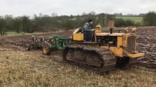 Caterpillar D4 7U ploughing