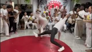 Quedas na capoeira, tesouras, rasteiras, bandas de costa