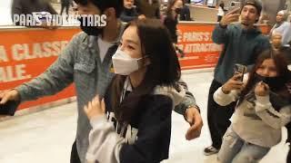 Dara Sandara Park 2NE1 with fans @ Paris Airport 26 September 2022 before the Fashion Week