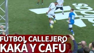 Recital de Kaká y Cafú en una exhibición de fútbol callejero