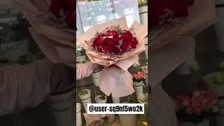تنسيق باقه ورد احمر مع هديه في نص الباقه بشكل جميل جدا وروعه #ورود #تنسيق_ورد #طبيعي #تغليف #اكسبلور