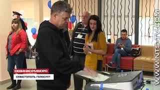 18.03.2018  Губернатор Севастополя Дмитрий Овсянников проголосовал на выборах Президента РФ