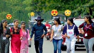 Kaali kaali Shirt Waleyaa / Walking Attitude style / Amazing reaction of cute Girls 