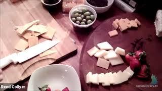 How to Make the Perfect Holiday Cheese Board