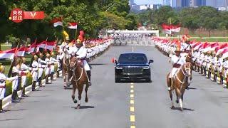 President Xi Jinping arrives at the Brazilian Presidential Palace, escorted by cavalry regiment