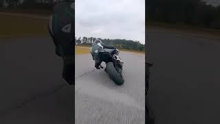 Kawasaki ZX6R vs ZX10R! 