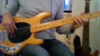 L95 Finger funk bass groove in Em