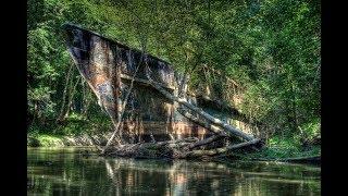 URBEX: Abandoned Ghost Ship in Petersburg Kentucky 2017 Tyler falls into a hole!!!