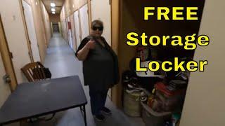 FREE Storage Locker.. MONEY AND SILVER FOUND IN BLACK Safety Box!