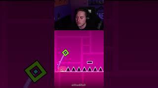 RRaenee Gözü Kapalı Parkur Oyunu Oynuyor | Geometry Dash