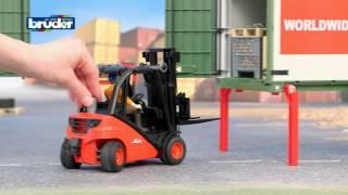 Bruder Toys Linde H30D Fork Lift with Pallets #02511