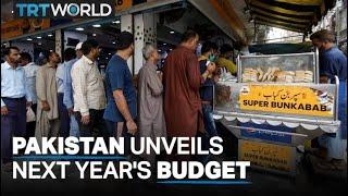 Pakistan unveils budget to clinch IMF bailout
