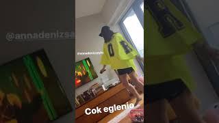 çok eğleniyo...  (vales & anna deniz instagram story 16.11.2021) ‎@Vales  ‎@Anna Deniz 